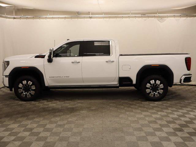 Used 2026 GMC Sierra 3500 Denali w/ Denali Reserve Package AWD/4WD image 3