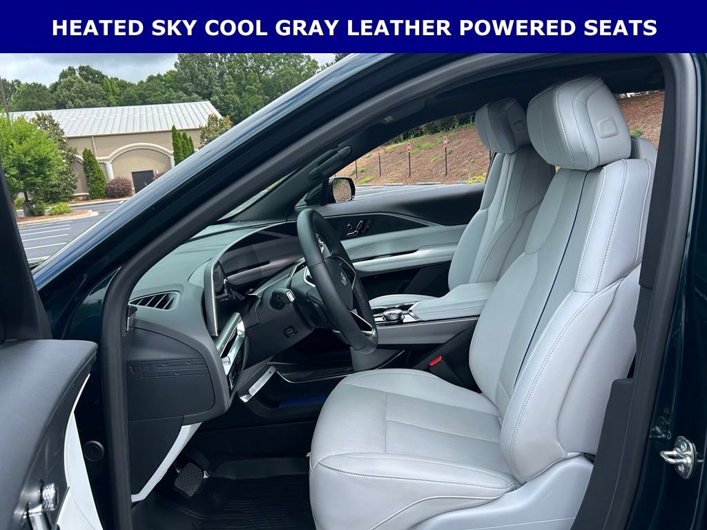 Used 2025 Cadillac Lyriq Luxury RWD image 5