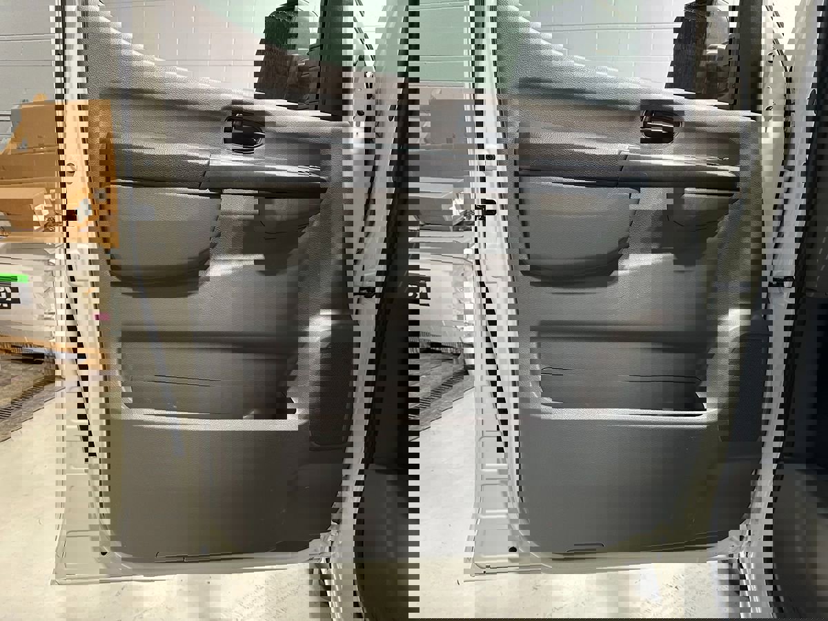 Used 2014 Nissan NV 2500 SV image 21