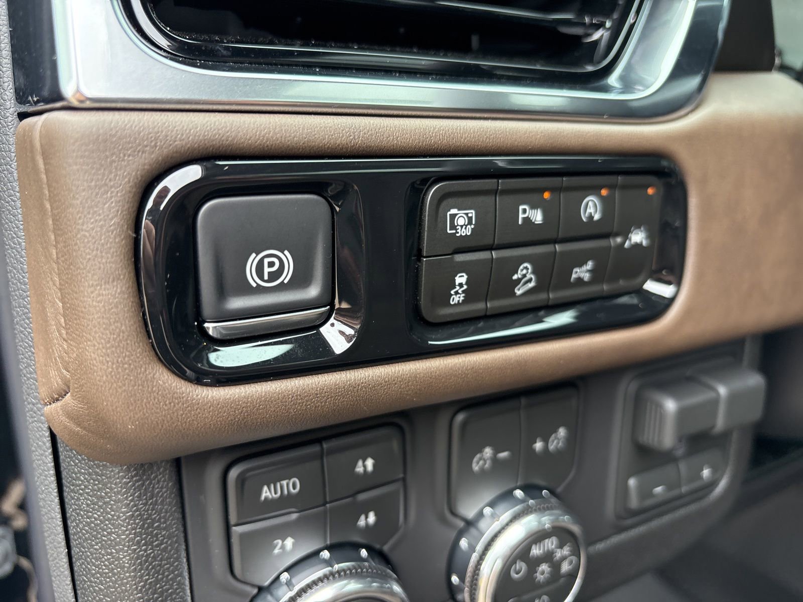 New 2026 GMC Yukon XL Denali Ultimate AWD/4WD image 17