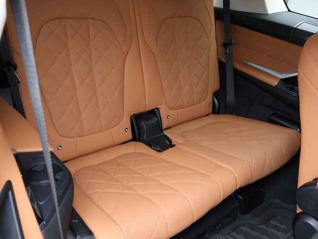 Used 2024 BMW X7 xDrive40i w/ Climate Comfort Package image 19