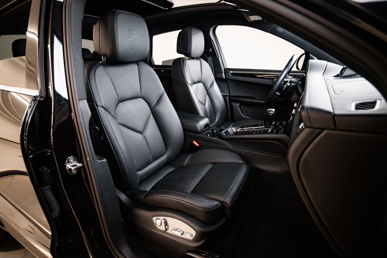 Certified 2023 Porsche Macan S AWD/4WD image 29