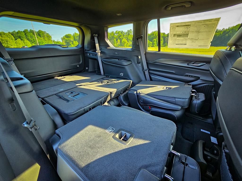 New 2025 Jeep Grand Cherokee L Altitude image 40