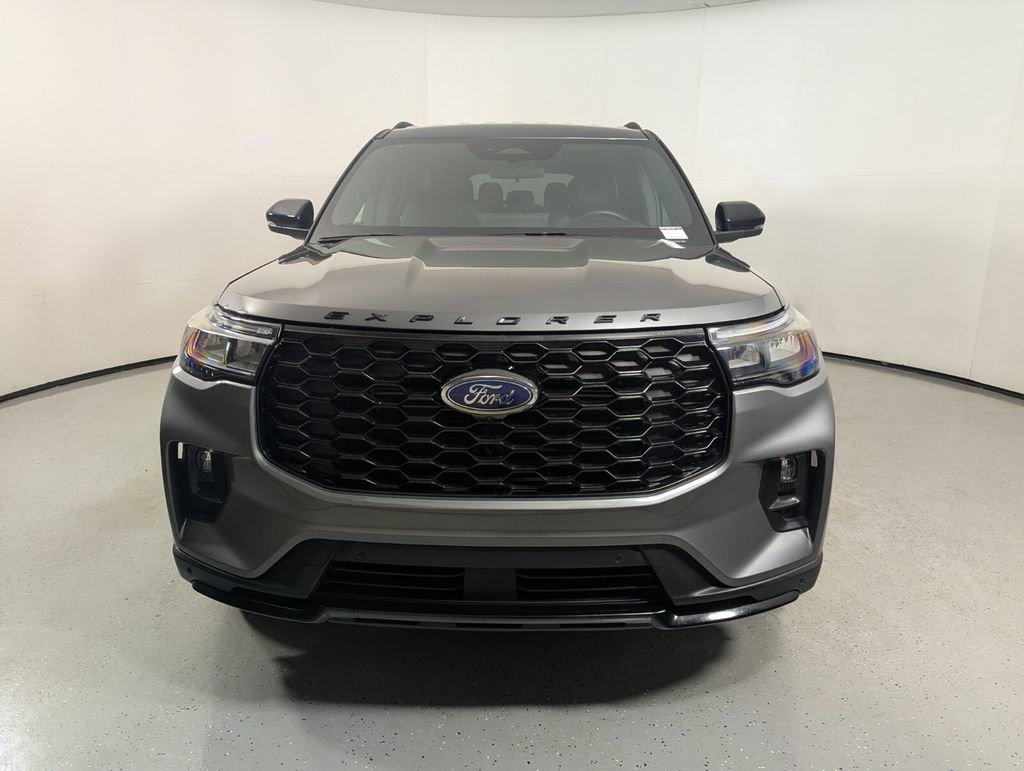 Used 2025 Ford Explorer ST-Line w/ ST-Line Street Pack AWD/4WD image 2