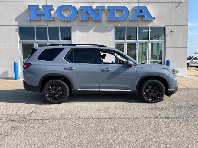 New 2025 Honda Pilot Touring image 4