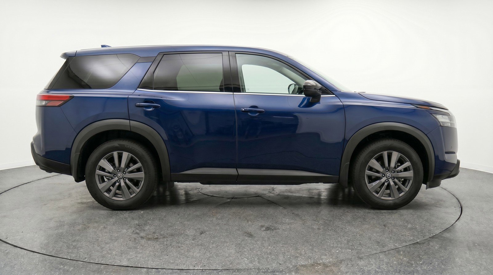Used 2025 Nissan Pathfinder SV FWD image 11