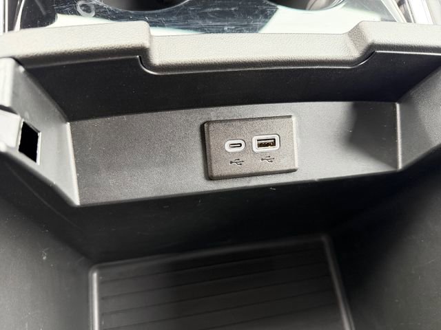 Used 2025 Chevrolet Suburban Z71 AWD/4WD image 27