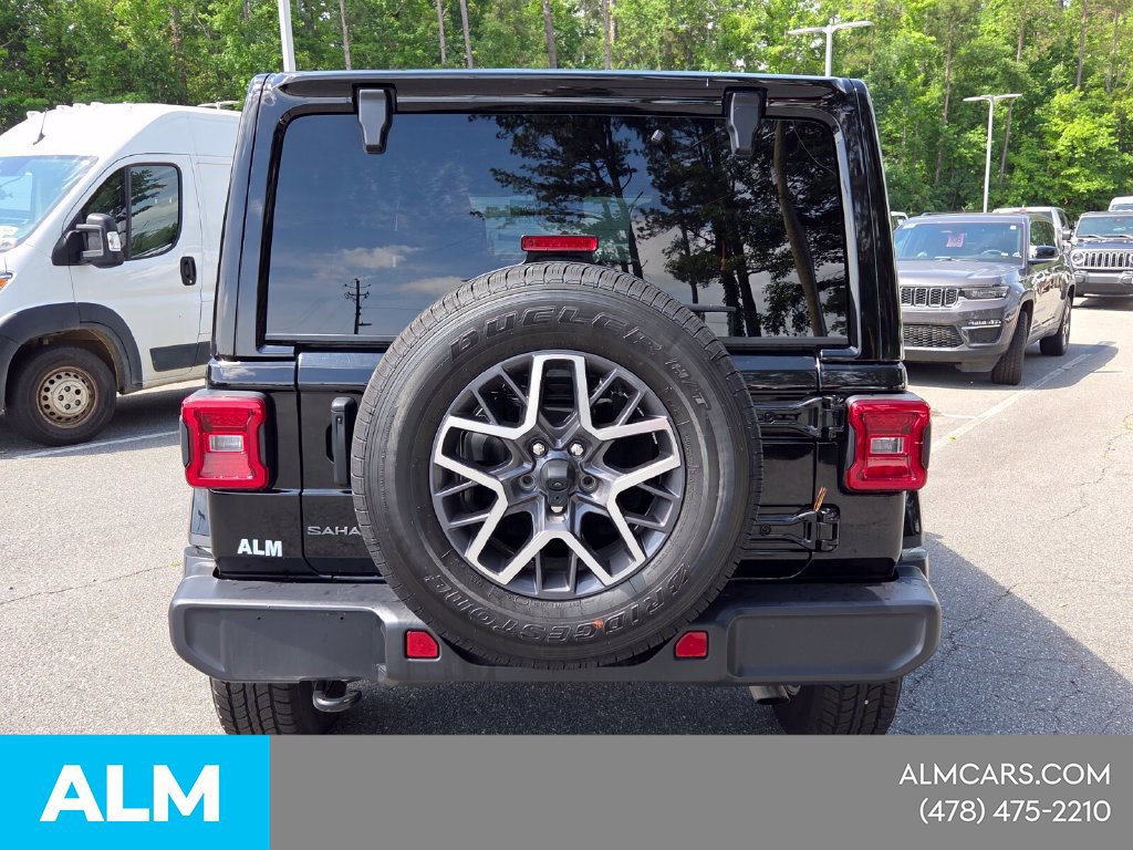 Used 2025 Jeep Wrangler Unlimited Sahara AWD/4WD image 13