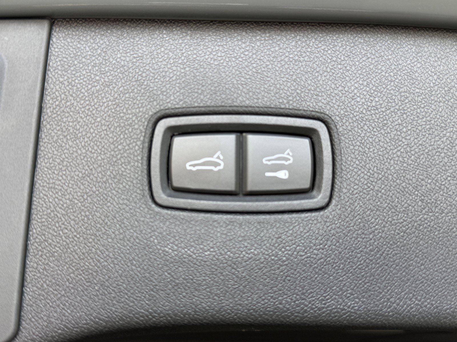 Used 2025 Porsche Cayenne GTS AWD/4WD image 34