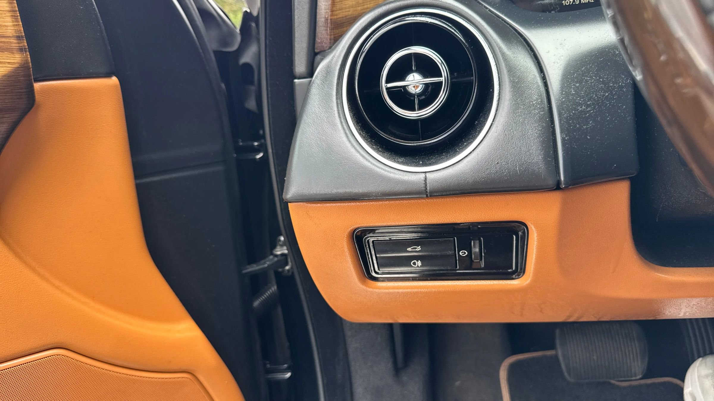 Used 2011 Jaguar XJ Supercharged image 19