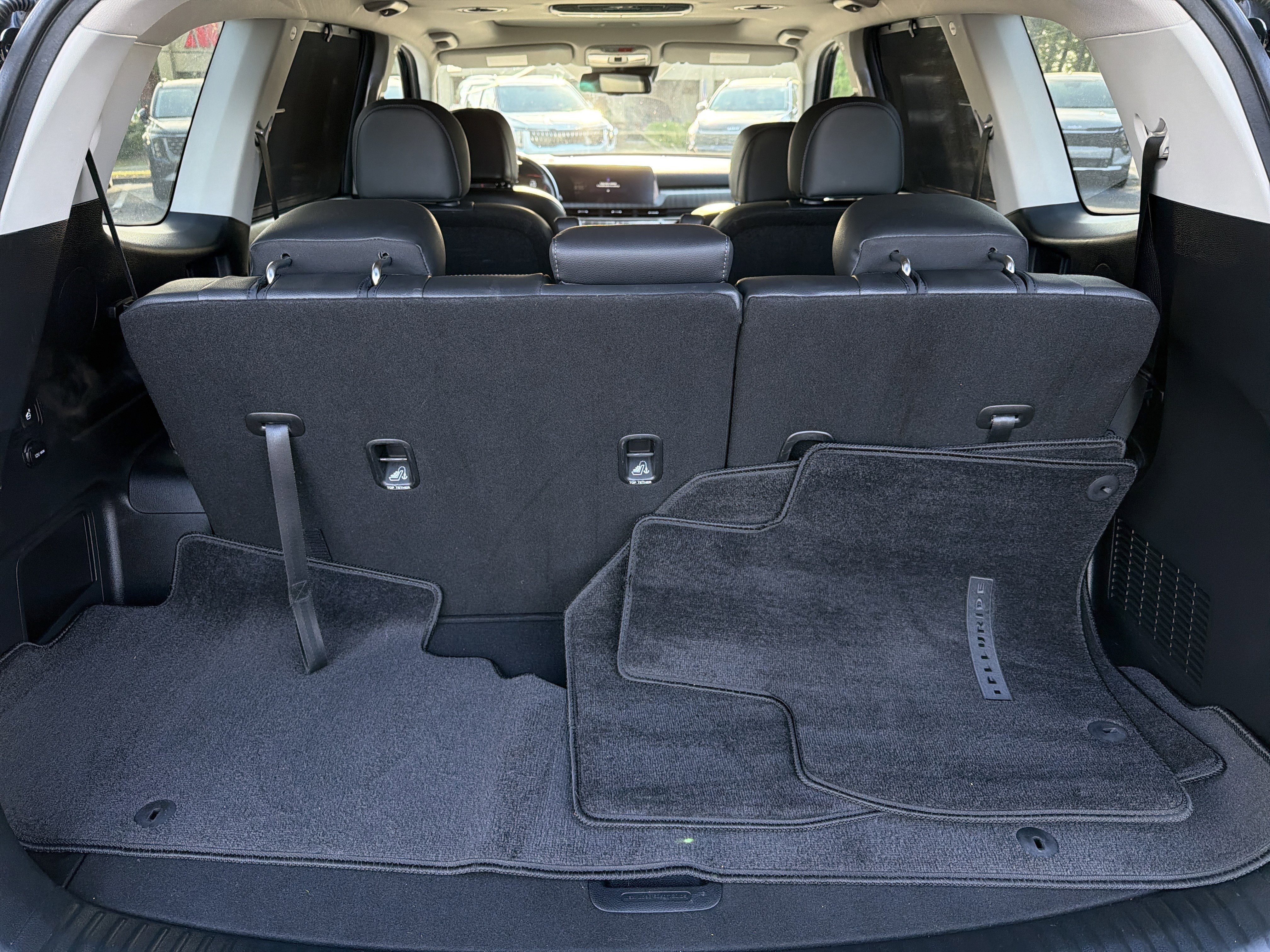 Used 2023 Kia Telluride EX w/ EX Captain's Chair Package image 18