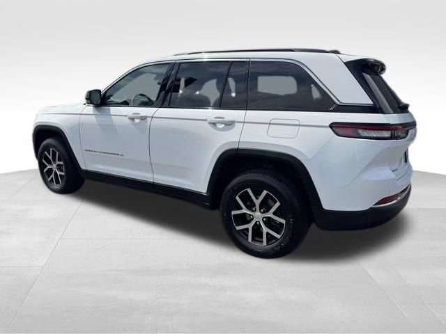 Used 2024 Jeep Grand Cherokee Limited AWD/4WD image 5