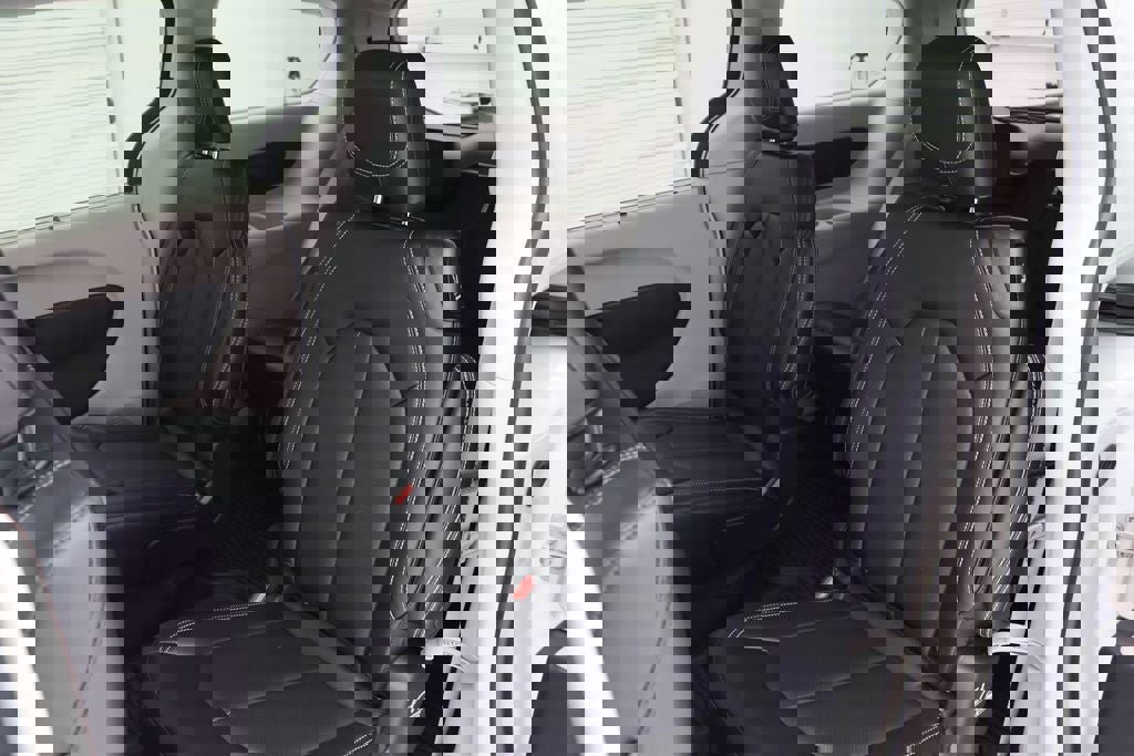 Used 2024 Chrysler Pacifica Touring-L w/ Road Tripper Package image 13