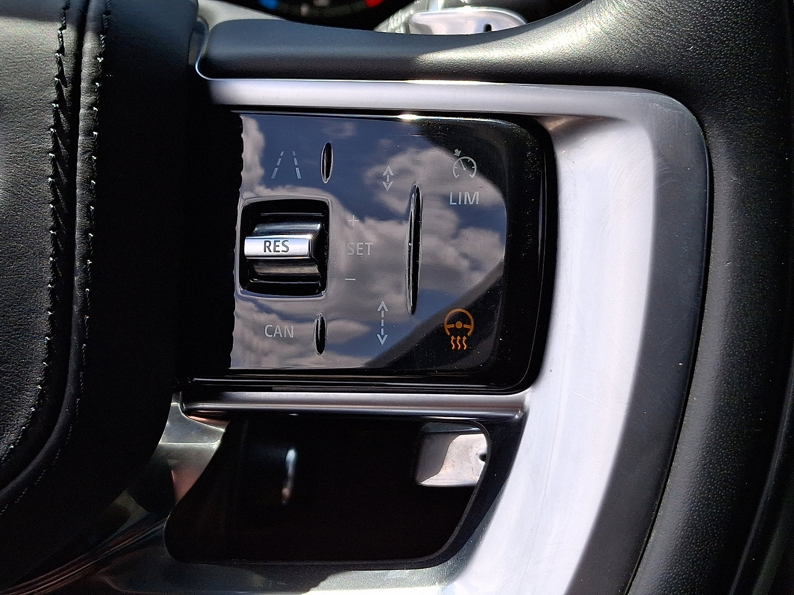 Certified 2024 Land Rover Range Rover Long Wheelbase SE image 24