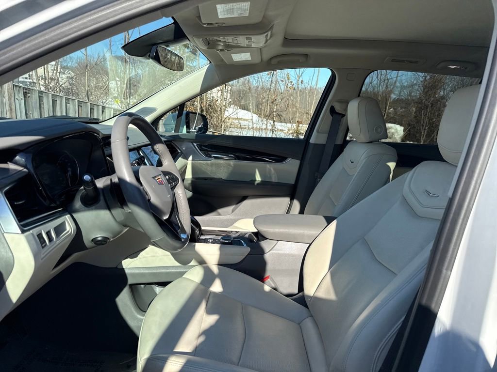 Certified 2024 Cadillac XT6 Premium Luxury image 3
