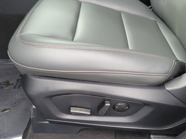 Used 2025 Ford Explorer Active w/ Active Comfort Package RWD image 14