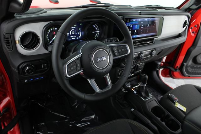 Used 2025 Jeep Wrangler Unlimited Sahara AWD/4WD image 8