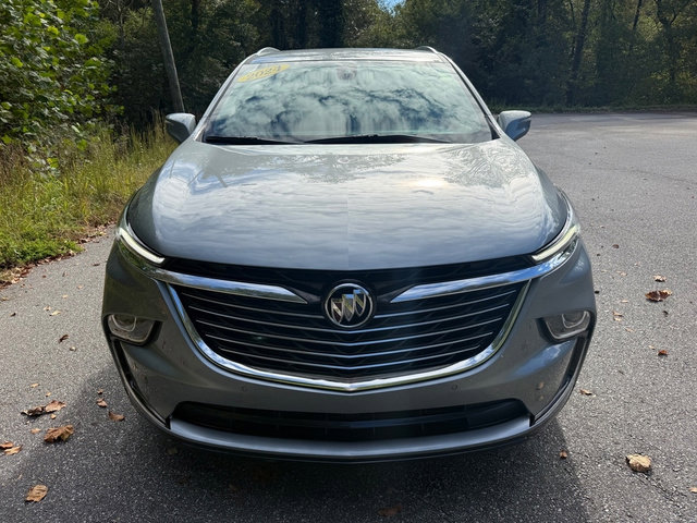 Used 2024 Buick Enclave Essence image 3