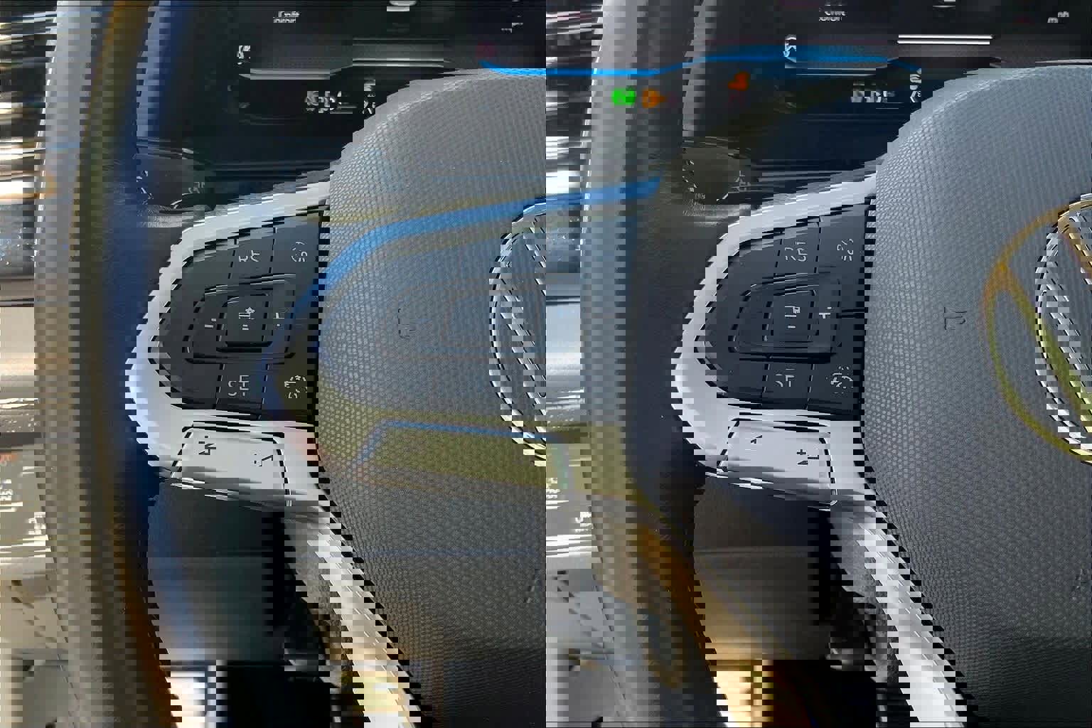 Used 2024 Volkswagen Atlas SEL Premium R-Line image 25