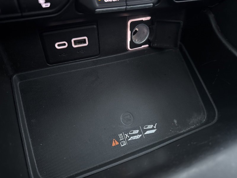 Used 2021 Chevrolet Suburban RST w/ Luxury Package image 36