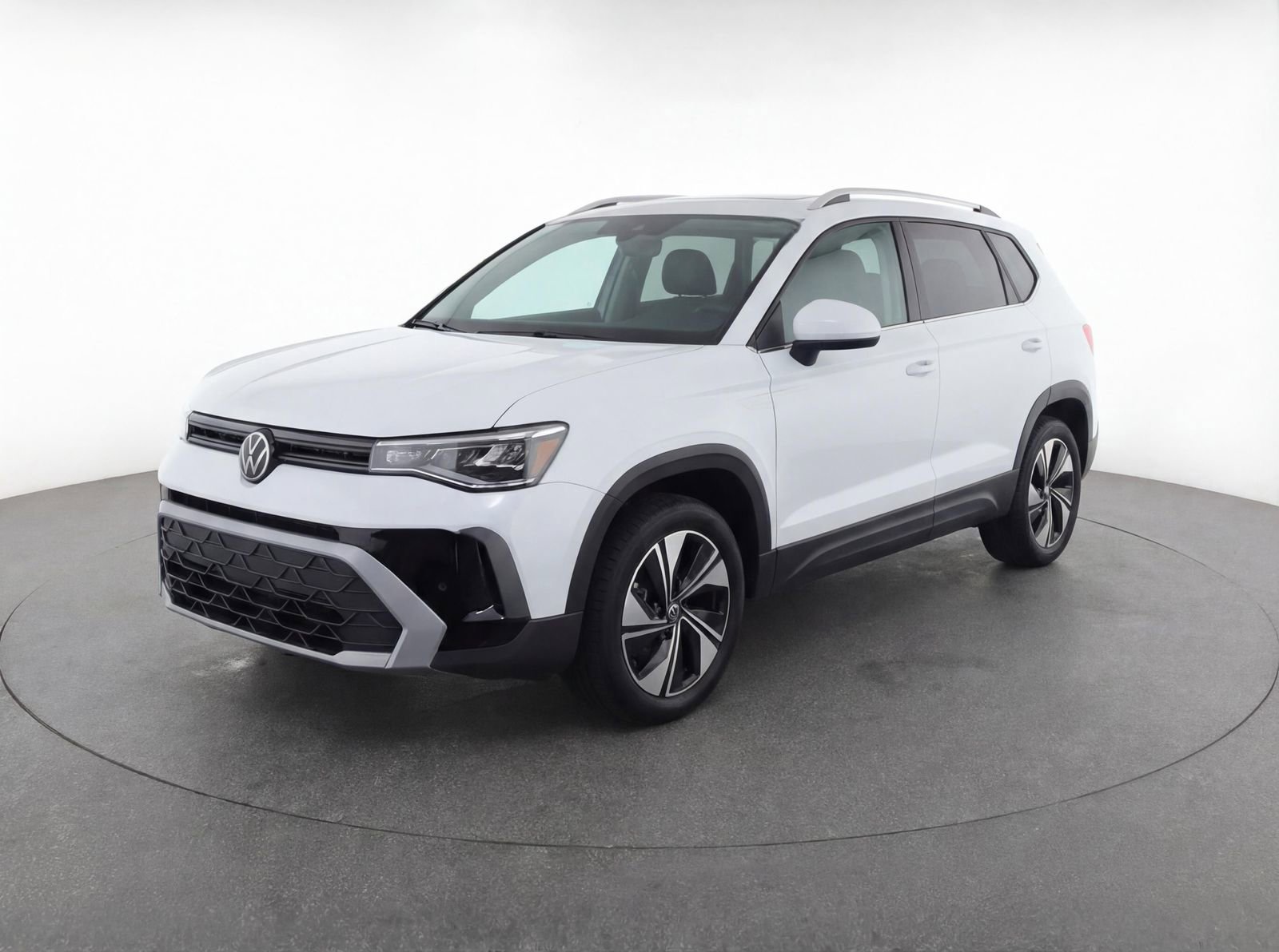 Used 2025 Volkswagen Taos SE w/ Panoramic Sunroof Package AWD/4WD image 7