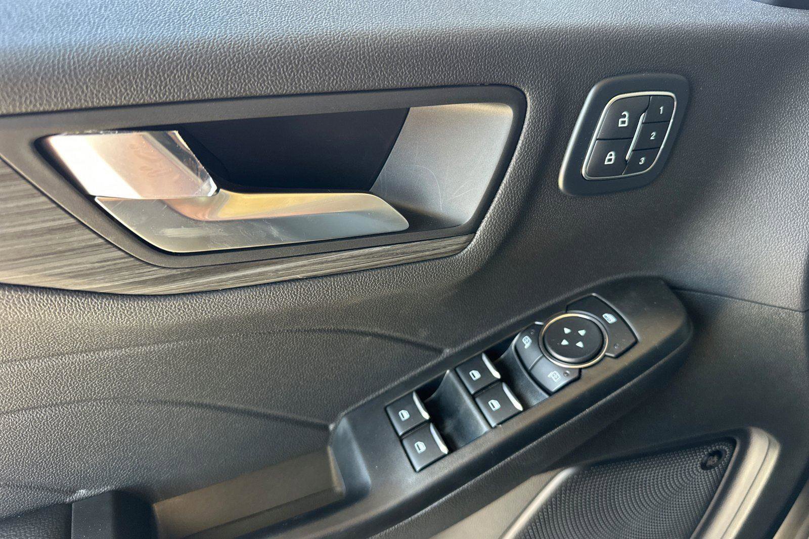 New 2024 Ford Escape Platinum w/ Premium Technology Package image 8