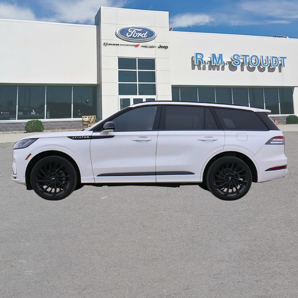 Used 2025 Lincoln Aviator Reserve w/ Jet Appearance Package AWD/4WD image 3