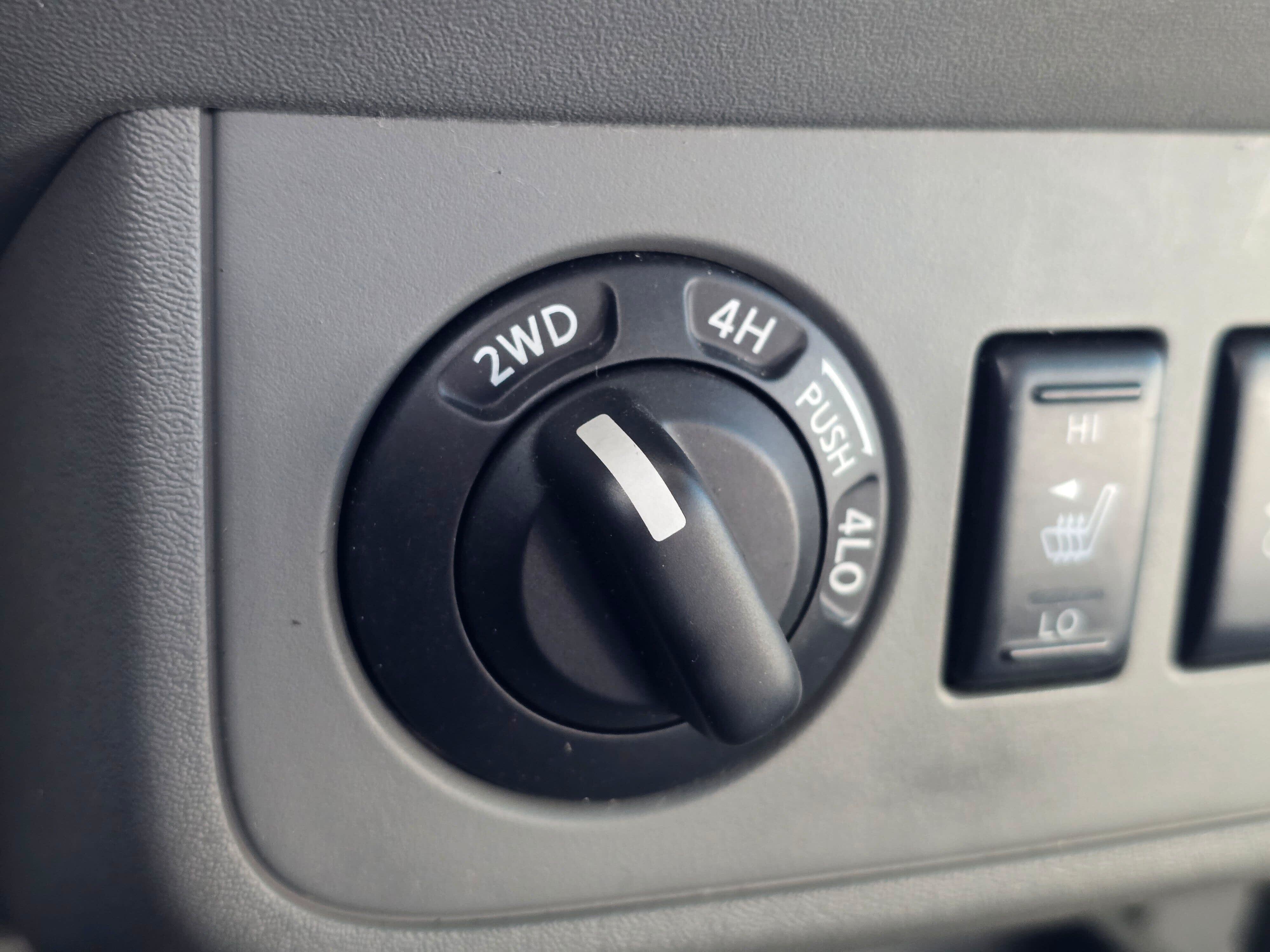 Used 2013 Nissan Frontier SL AWD/4WD image 28