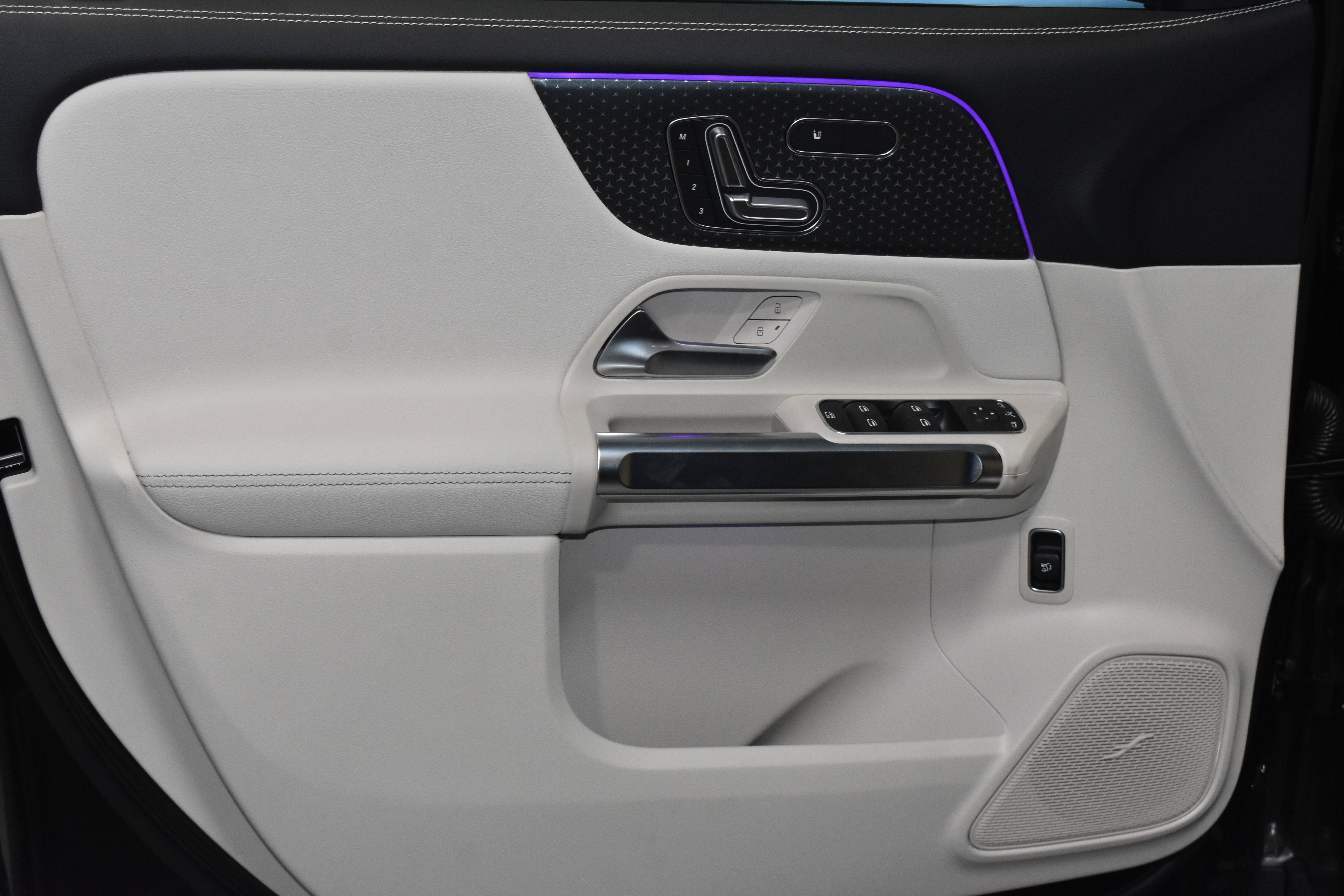New 2026 Mercedes-Benz GLB 250 4MATIC image 3