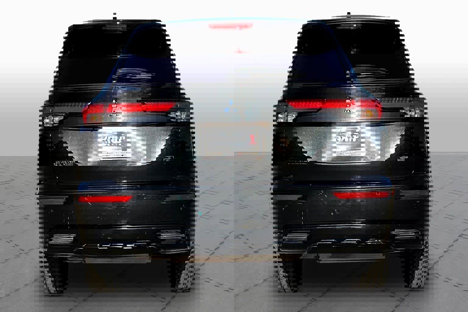 Used 2023 Mitsubishi Outlander SE Black Edition image 5