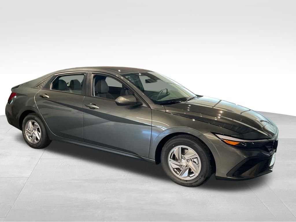New 2026 Hyundai Elantra SE FWD image 2