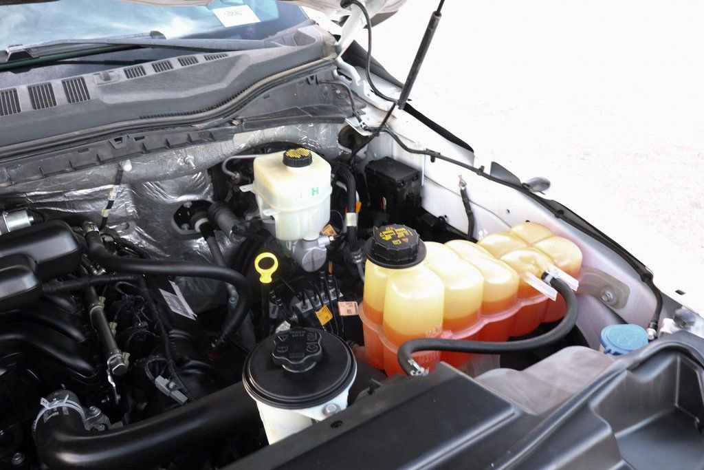 Used 2017 Ford F550 2WD Regular Cab Super Duty image 19