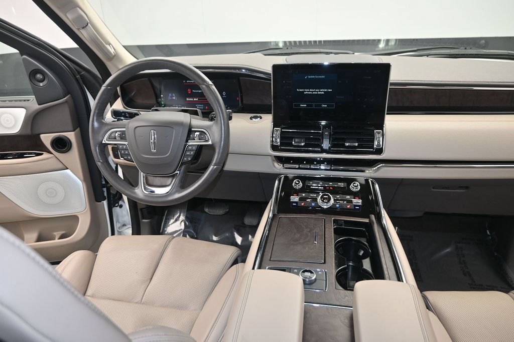 Used 2023 Lincoln Navigator L Reserve AWD/4WD image 16