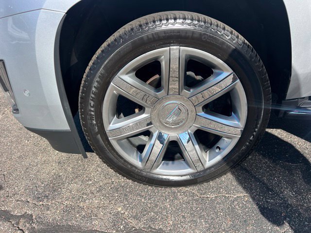 Used 2019 Cadillac Escalade Luxury AWD/4WD image 9
