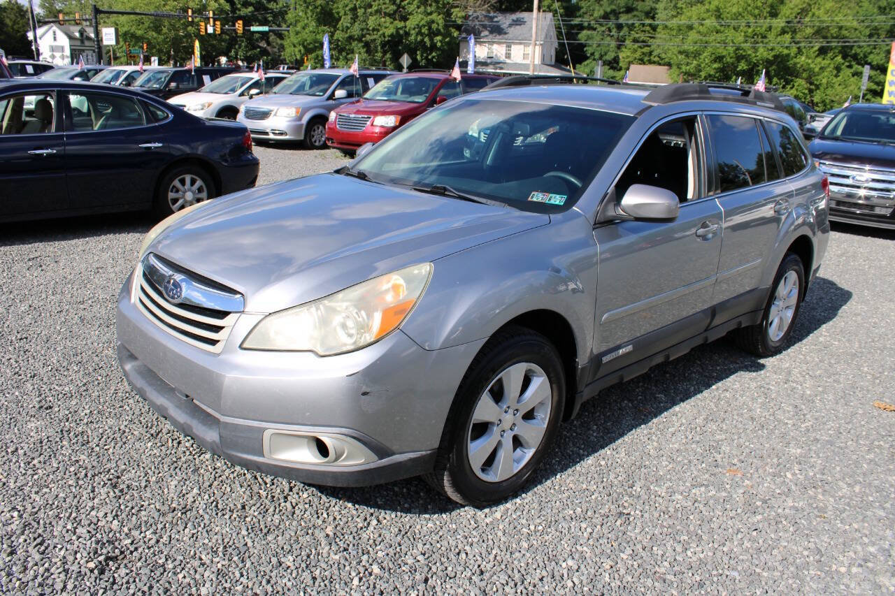 Used 2011 Subaru Outback 2.5i Premium w/ All-Weather Pkg AWD/4WD image 2