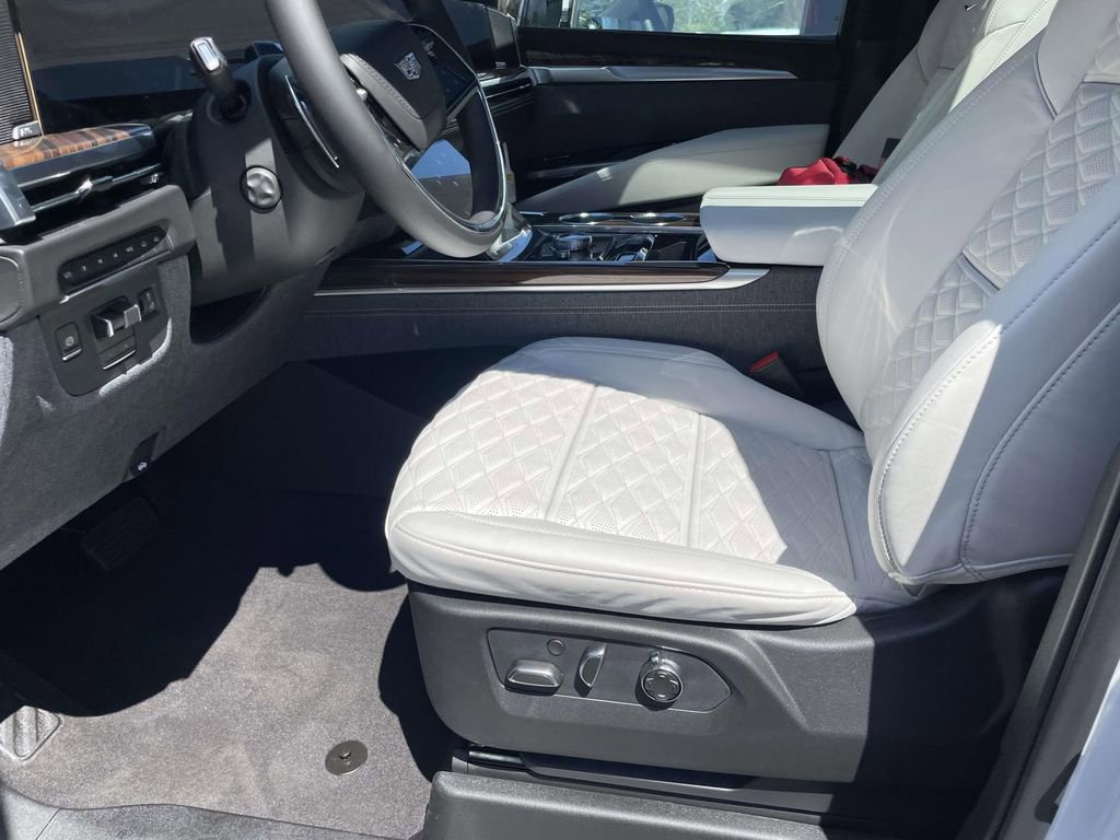 New 2026 Cadillac Escalade ESV Platinum Sport w/ LPO, ONYX Package image 22