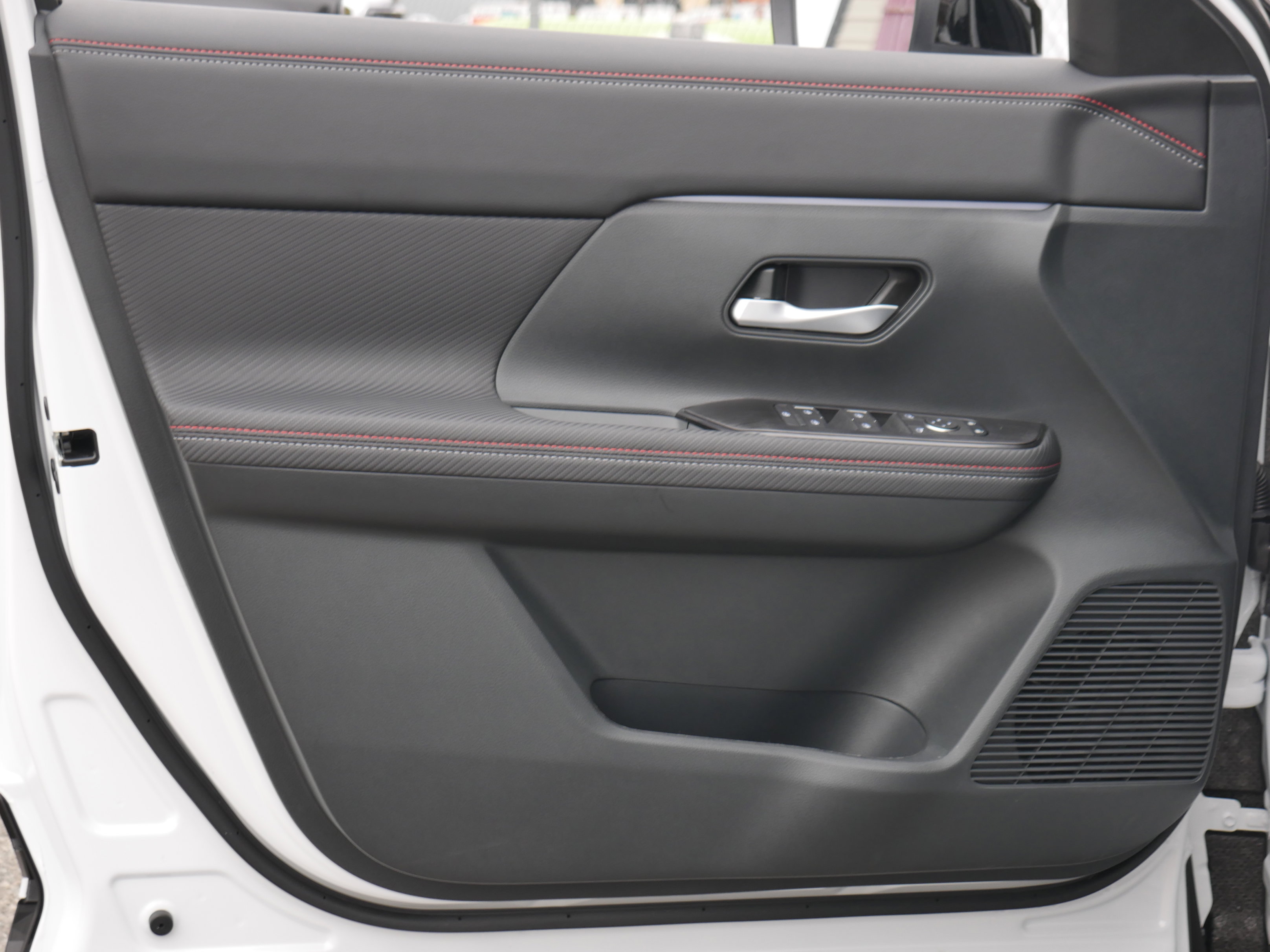 New 2026 Nissan Kicks SR w/ SR Premium Package image 33