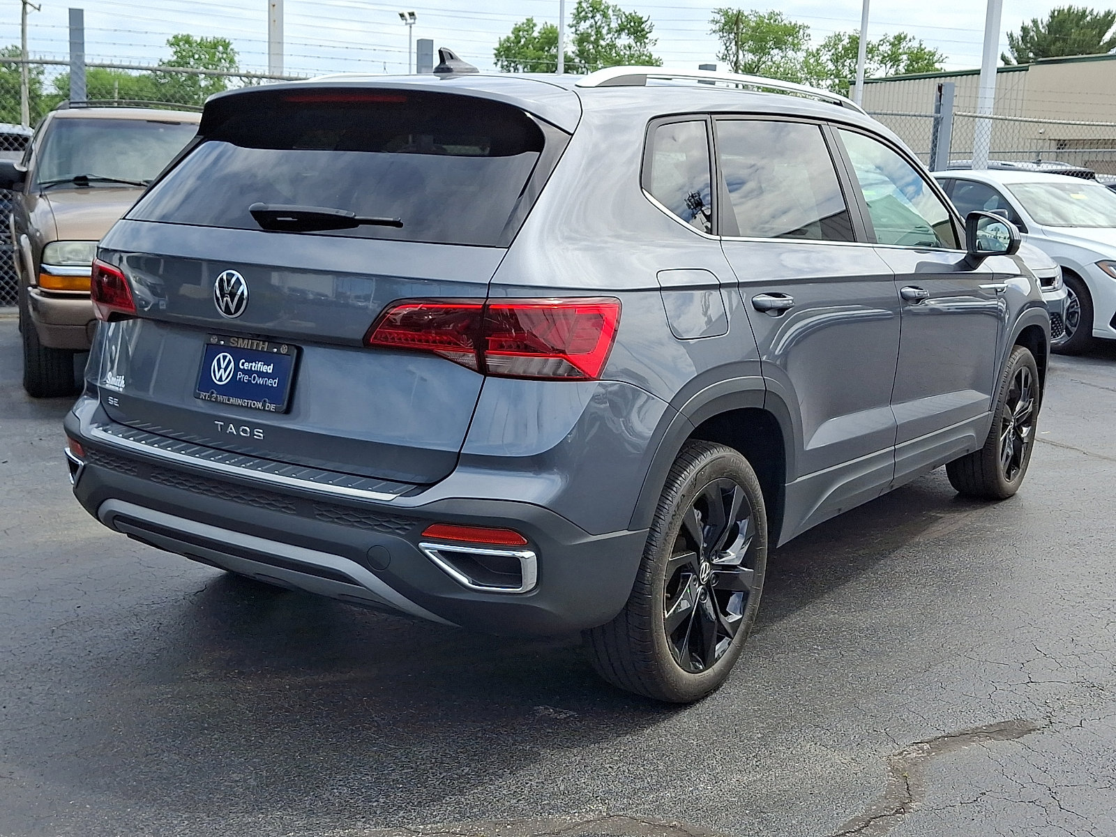 Used 2023 Volkswagen Taos SE w/ Black Wheel Package FWD image 6