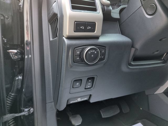 Used 2022 Ford F350 Lariat w/ Black Appearance Package AWD/4WD image 13