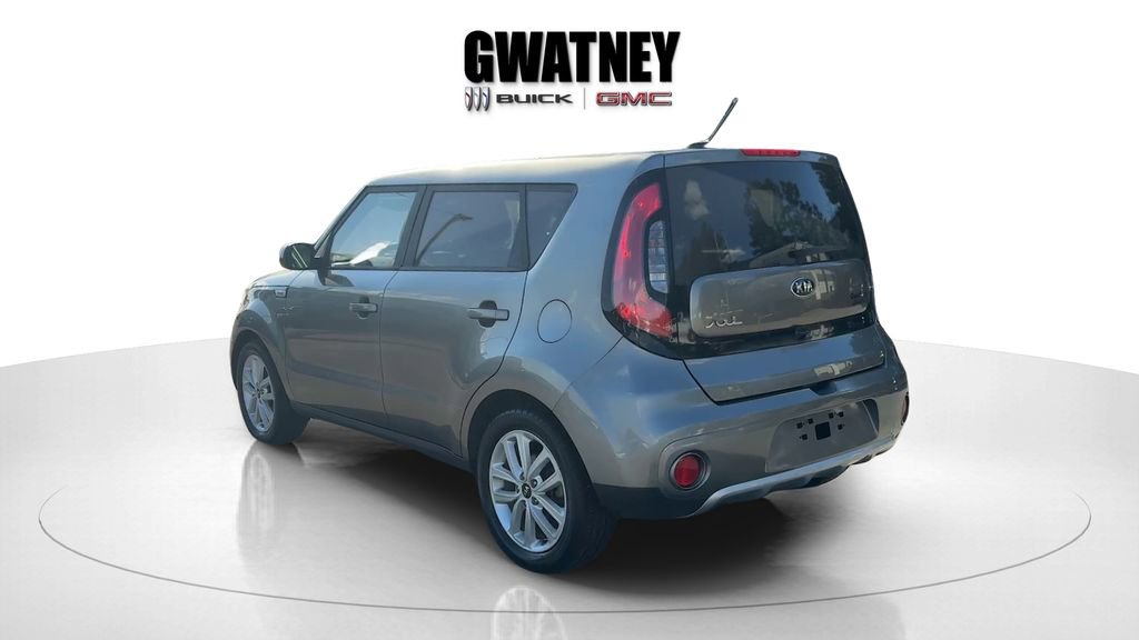Used 2018 Kia Soul + FWD image 4