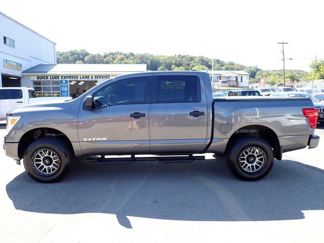 Used 2024 Nissan Titan SV image 2