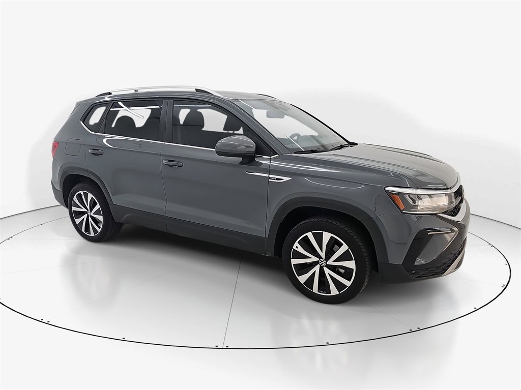 Used 2024 Volkswagen Taos SE image 4