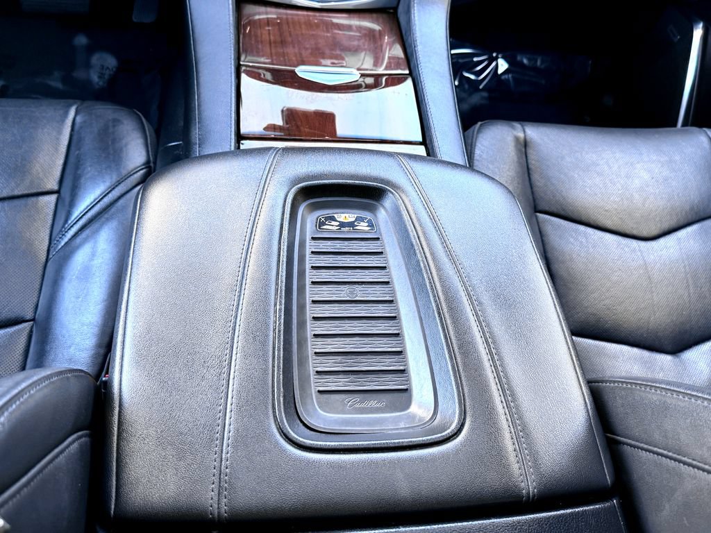 Used 2018 Cadillac Escalade ESV Premium Luxury AWD/4WD image 30
