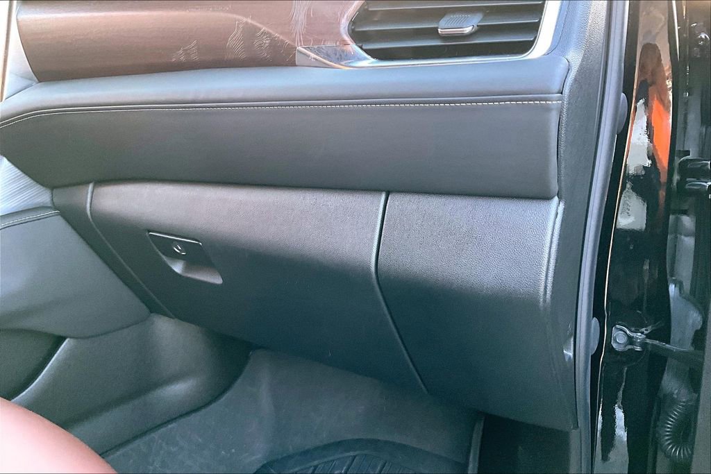 Used 2023 GMC Yukon Denali Ultimate image 16