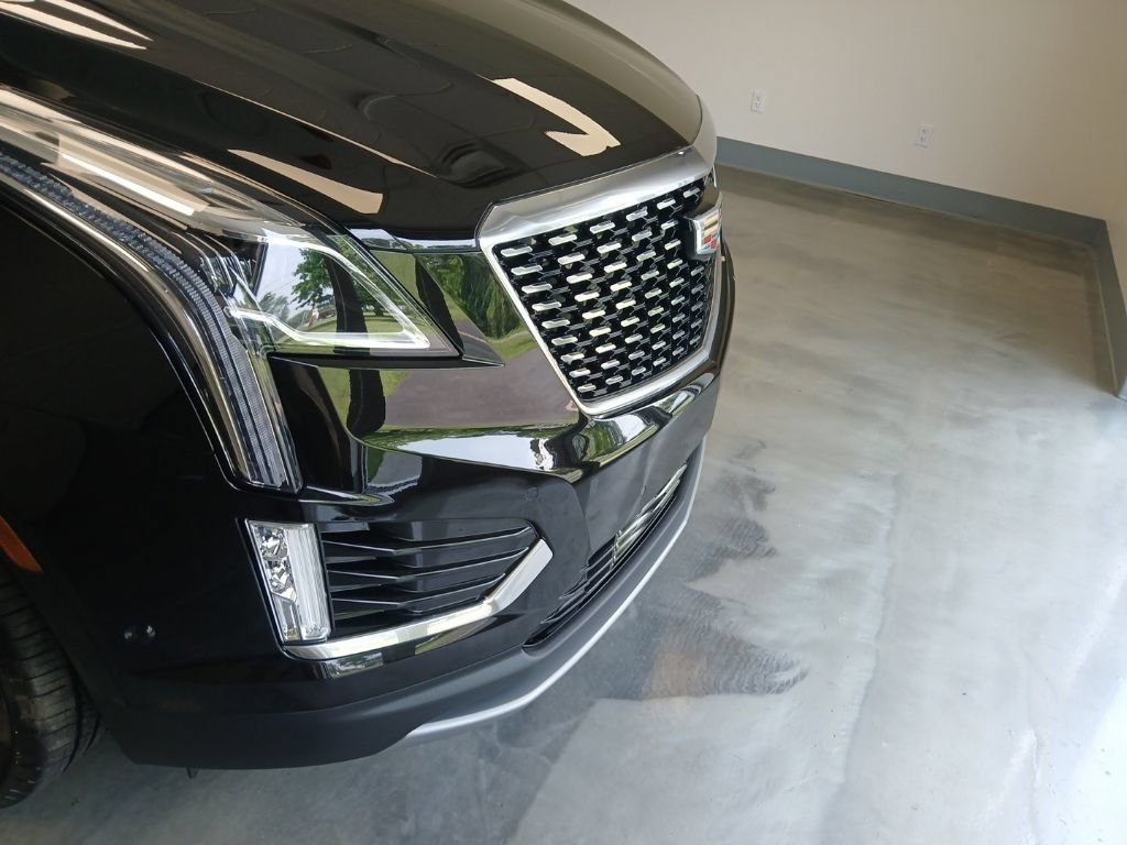 Certified 2025 Cadillac XT5 Premium Luxury w/ Technology Package AWD/4WD image 6
