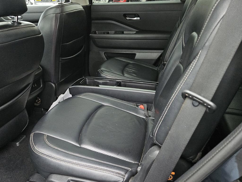 Used 2022 Nissan Pathfinder SV w/ SV Premium Package FWD image 29