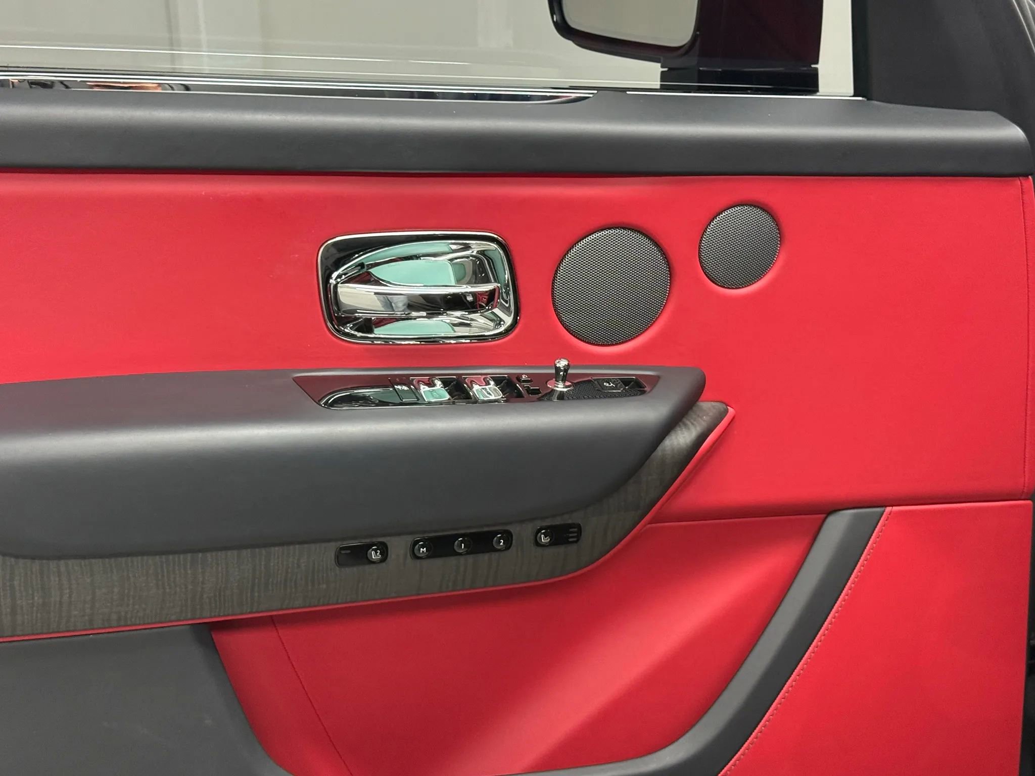 Used 2024 Rolls-Royce Cullinan image 16