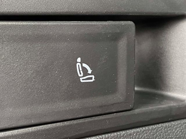 Used 2018 Volkswagen Tiguan SEL image 13