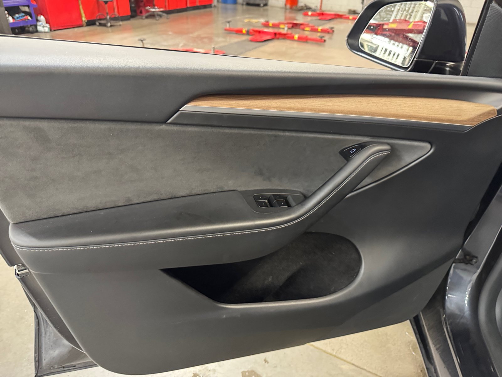 Used 2025 Tesla Model Y Long Range RWD image 13