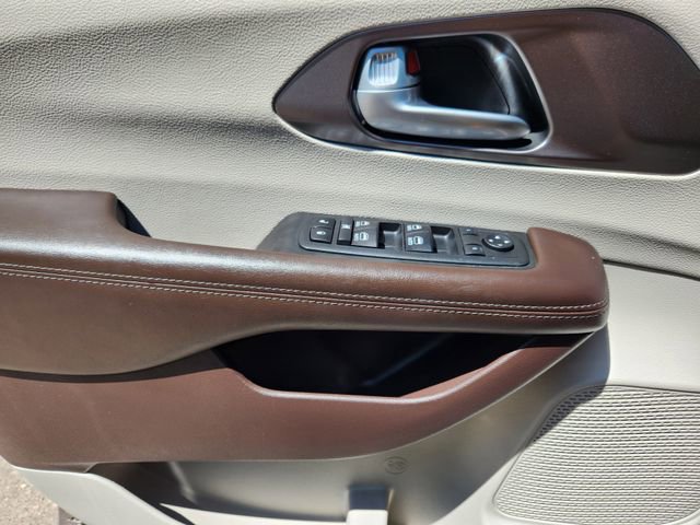 Used 2018 Chrysler Pacifica Touring-L Plus w/ Advanced Safetytec Group FWD image 13